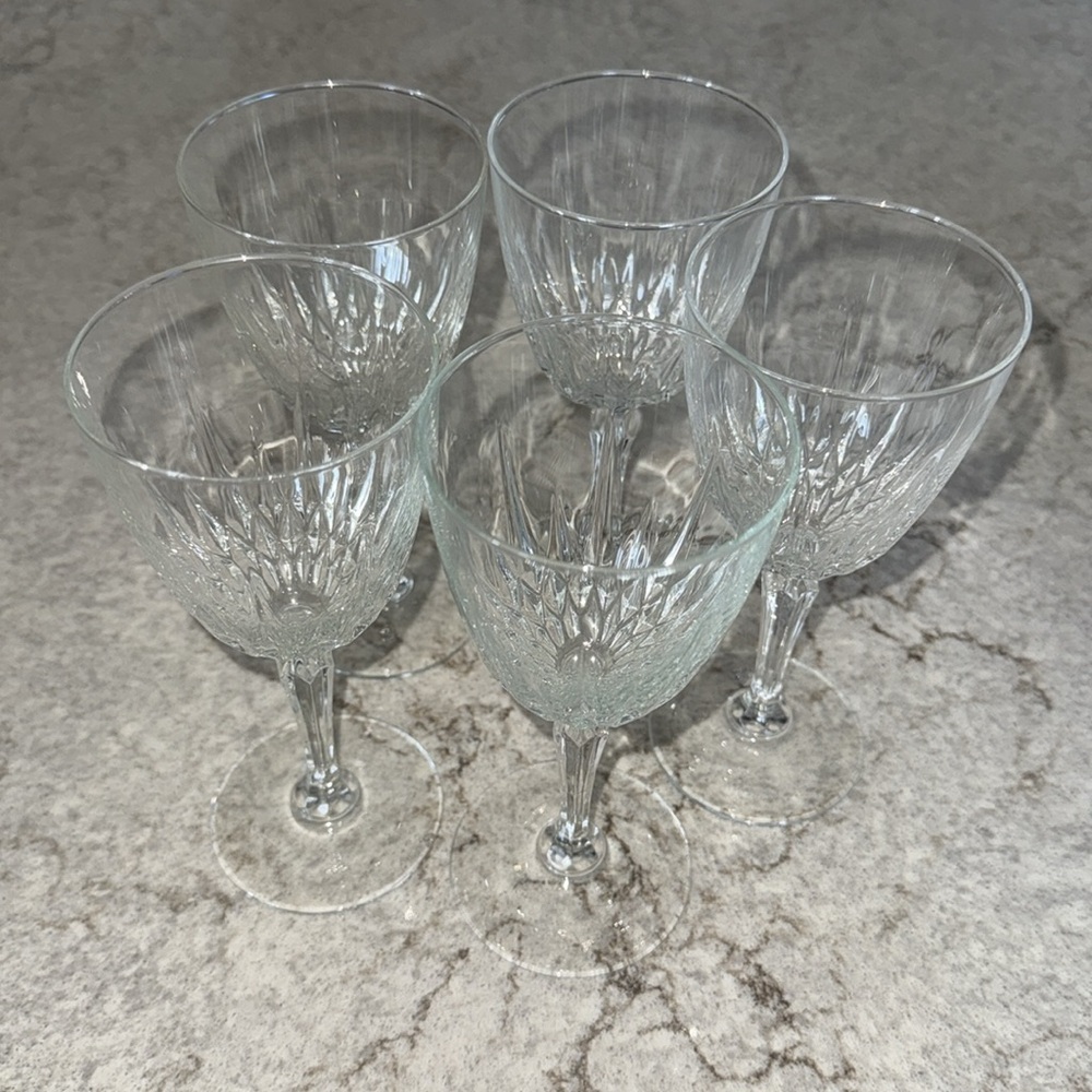 Wine Glasses Set of 5 Clear White Wine Glasses 7 in tall 6 oz etched